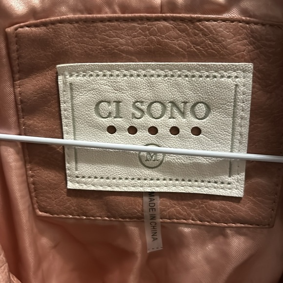 Muted rose faux leather jacket - Picture 2 of 4